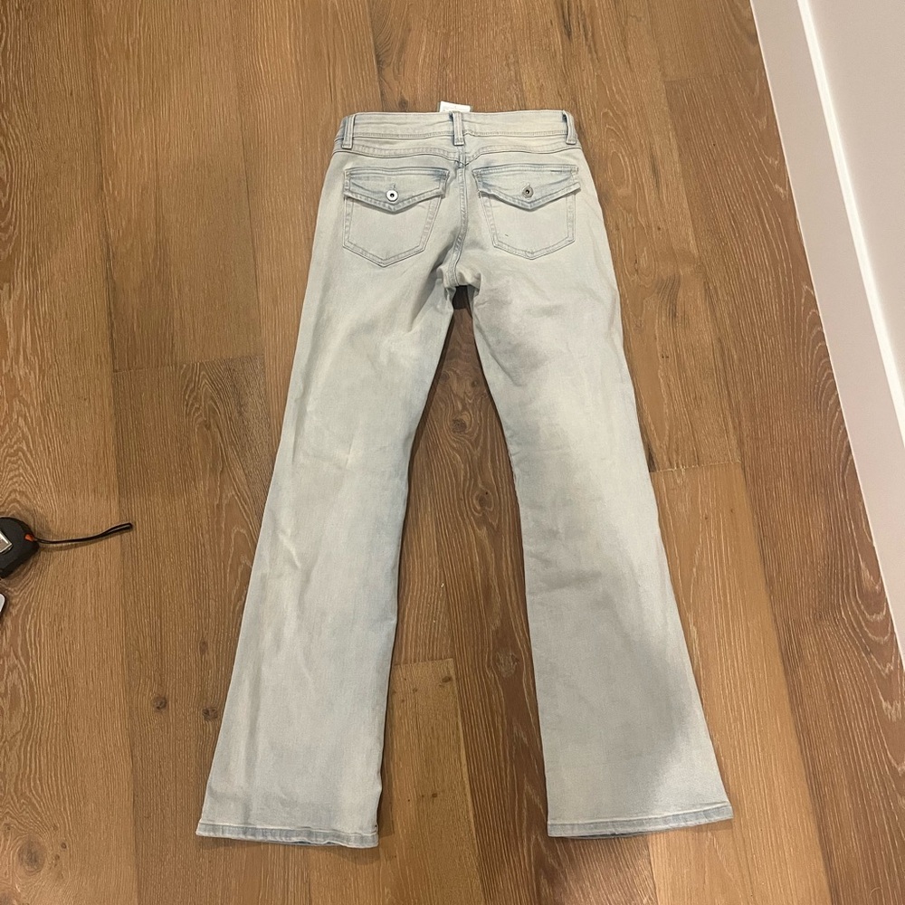 NWT H&M low rise flare jeans w/ back pocket flaps size 6 color light denim blue